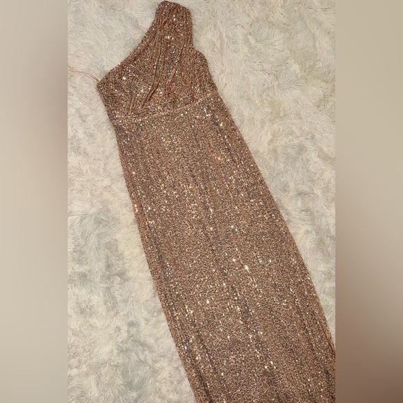 NEW Mac Duggal Sequined Rose Gold Ruched One Shoulder Gown Sz 6 - Picture 4 of 7